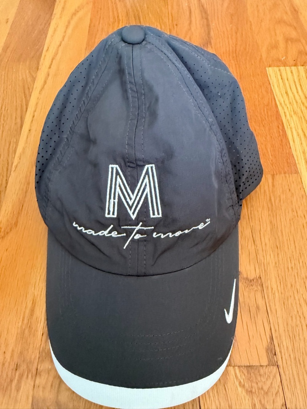 Nike Black and White 'Made to Move' Sport Cap